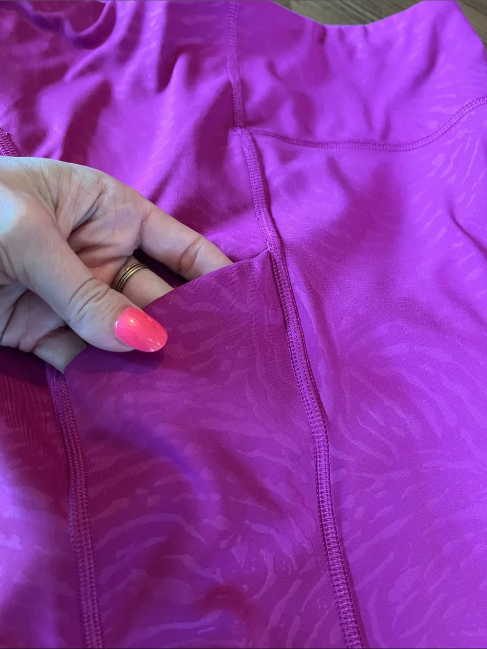athleta ultimate stash pocket capri printed pink fuchsia size small